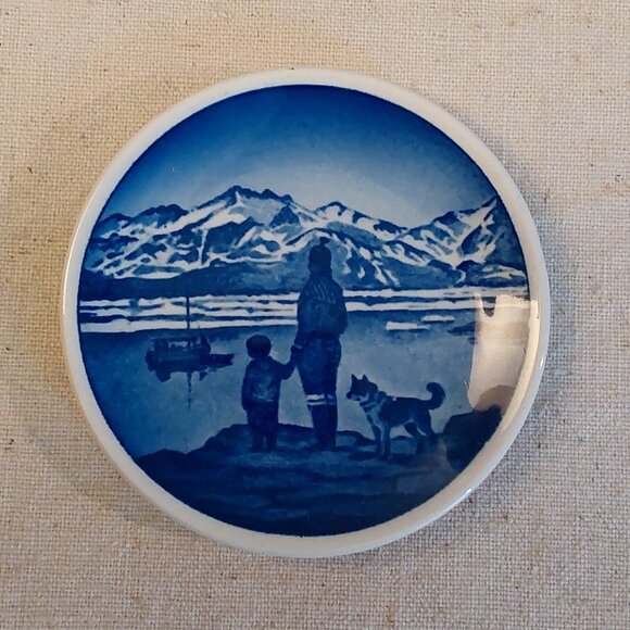 Royal Copenhagen miniature decorative plate - Picture 1 of 2